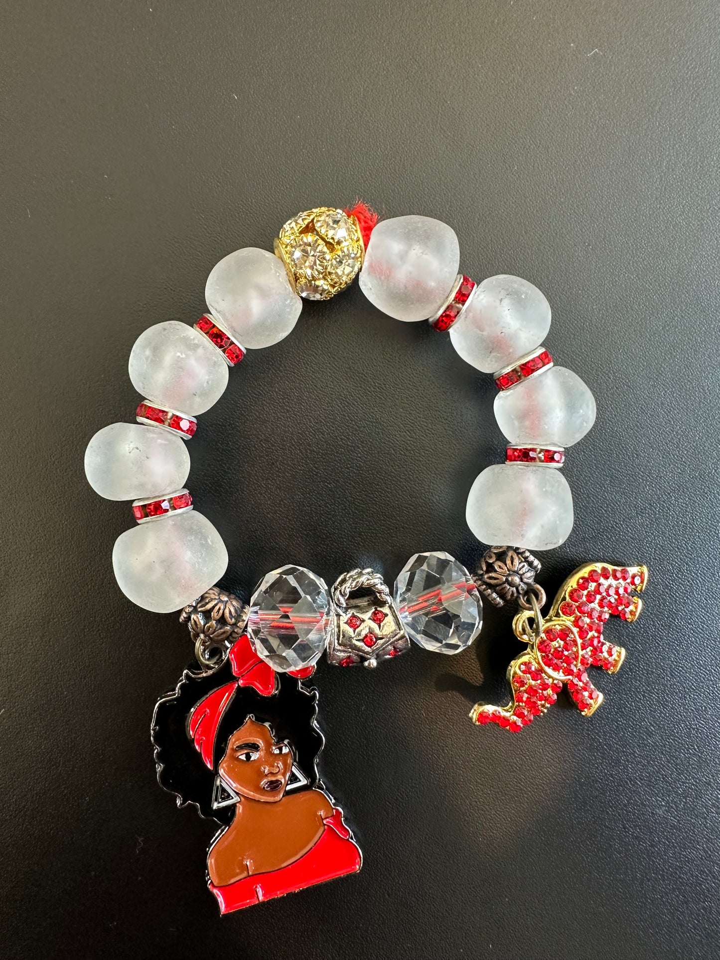 DE008 - Delta Sigma Theta Charm Bracelet