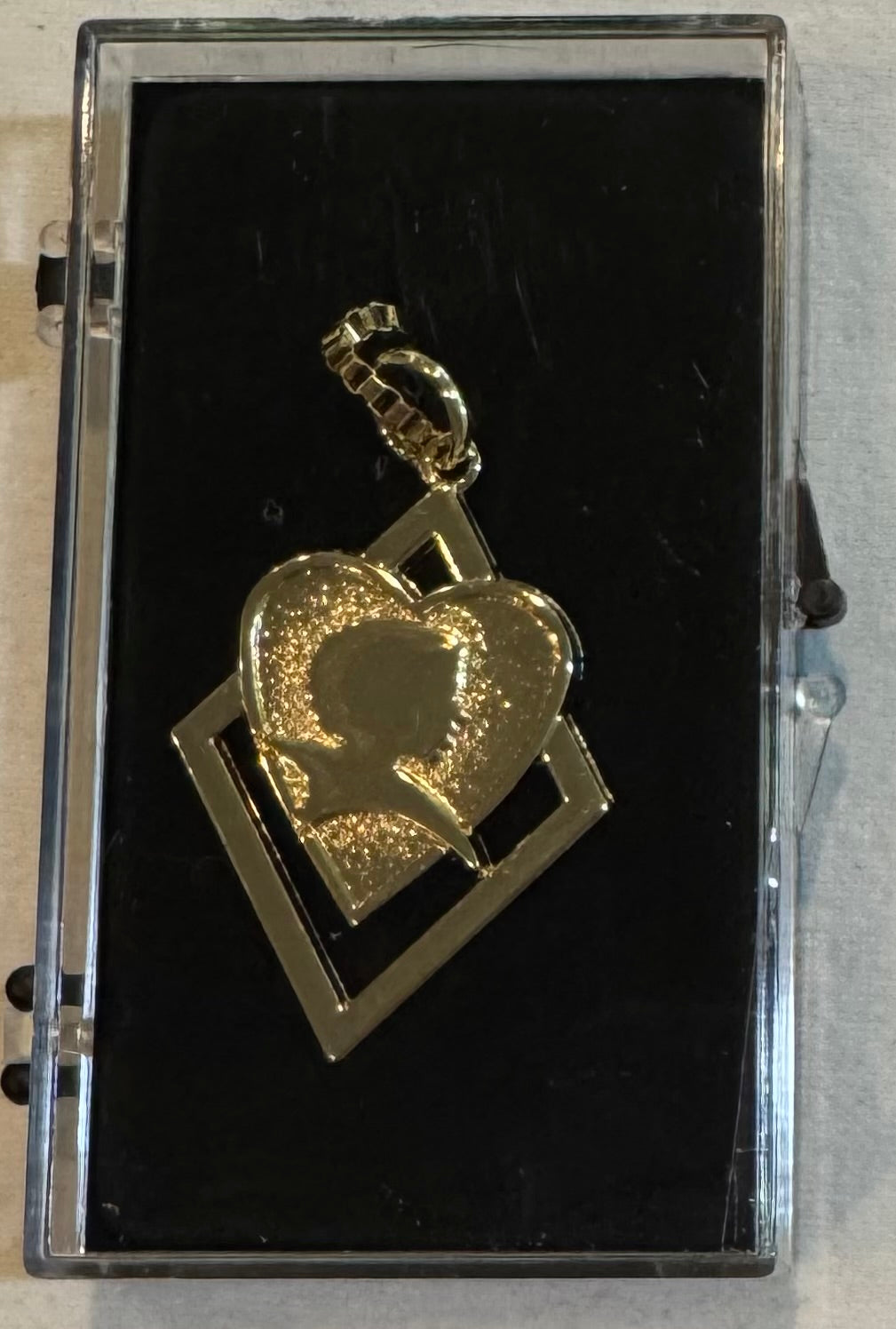 SI003 - Silhouette Pendant and Chain