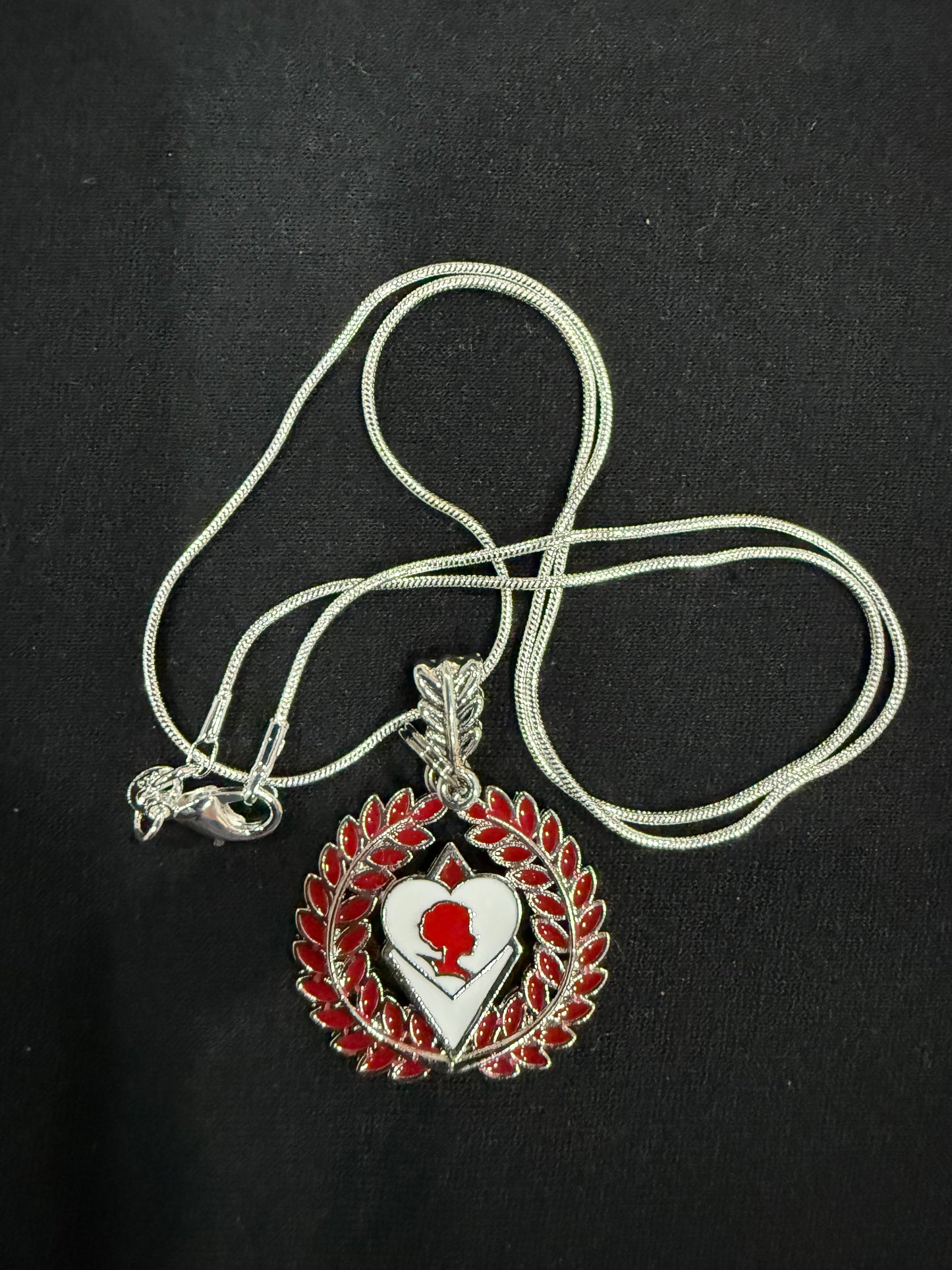 SI003 - Silhouette Pendant and Chain