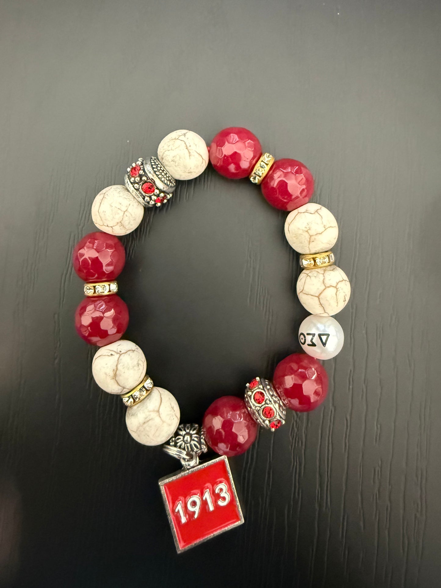 DE072 - Delta Sigma Theta Charm Bracelet - G39