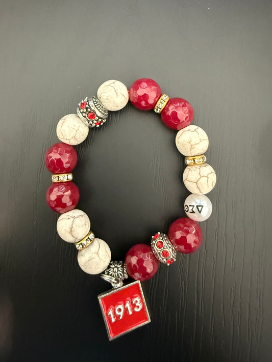 DE072 - Delta Sigma Theta Charm Bracelet - G39
