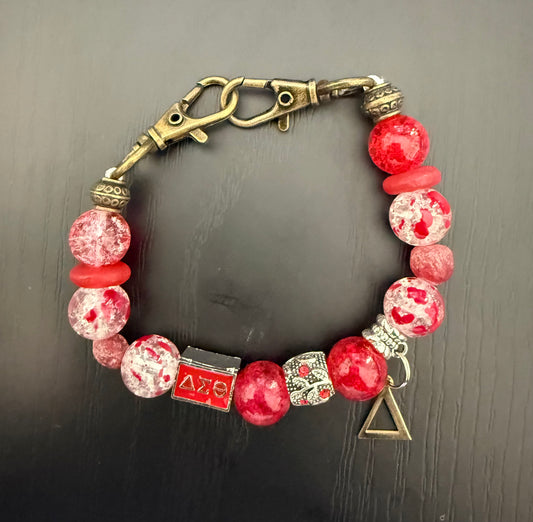 DE061- Delta Sigma Theta Charm Bracelet - G39