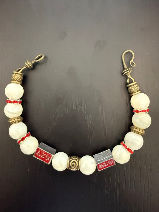 DE032 - Delta Sigma Theta Charm Bracelet - G39