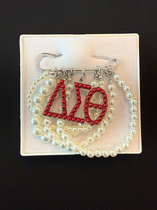 DE096 - Delta Broach - Safety Pin, pearls (silver)