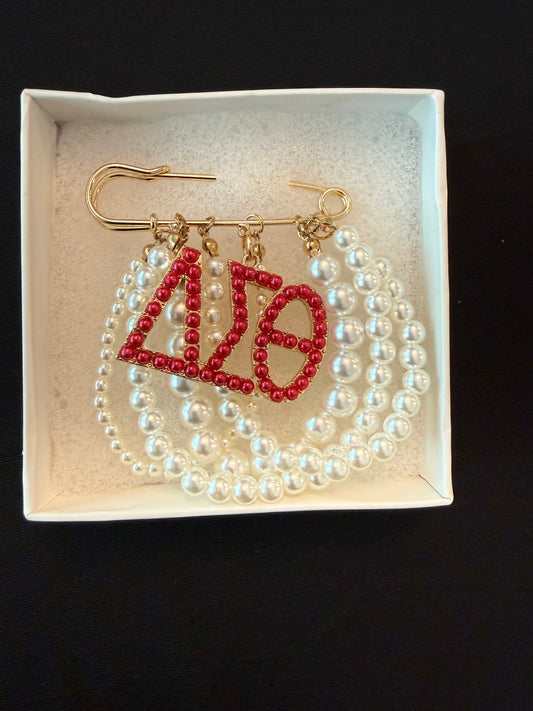 DE098 - Delta Broach - Safety Pin, pearls (gold)