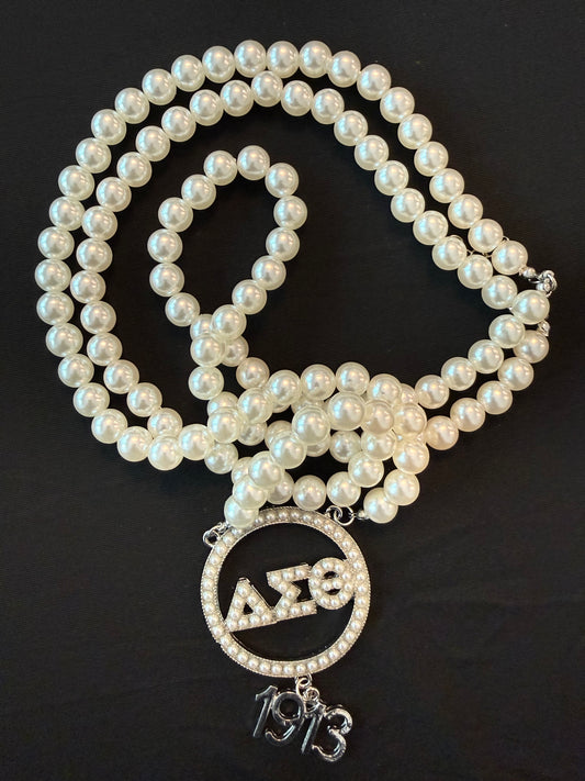 DE0100 - Delta Necklace - Complete Pearls