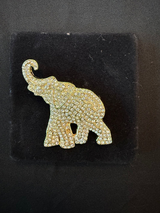DE0102 - Delta Broach - Elephant (Silver)