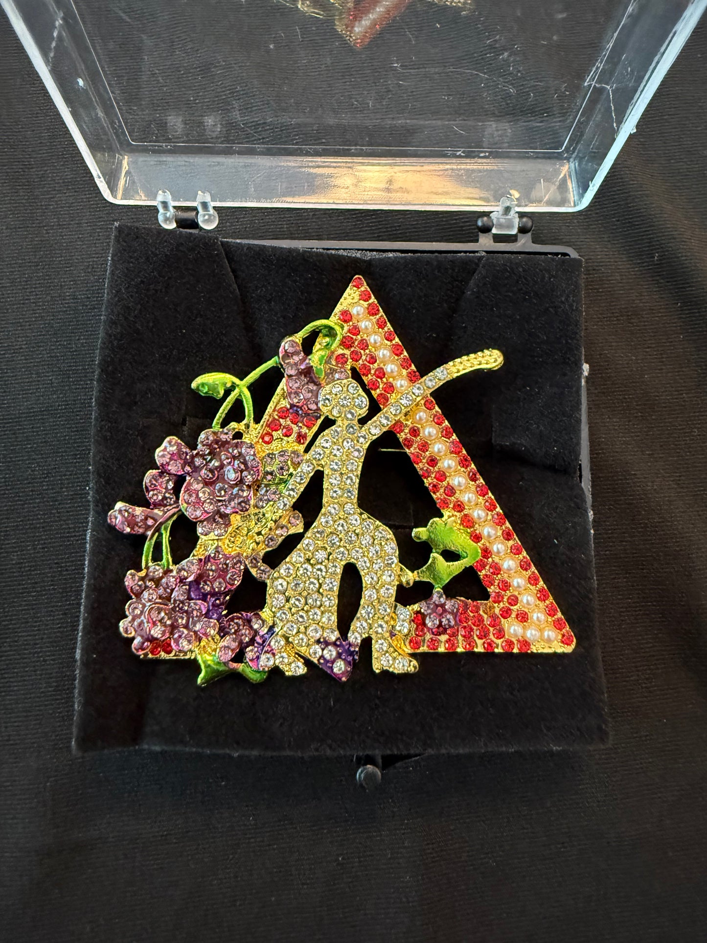 DE0105 - Delta Broach - Colorful