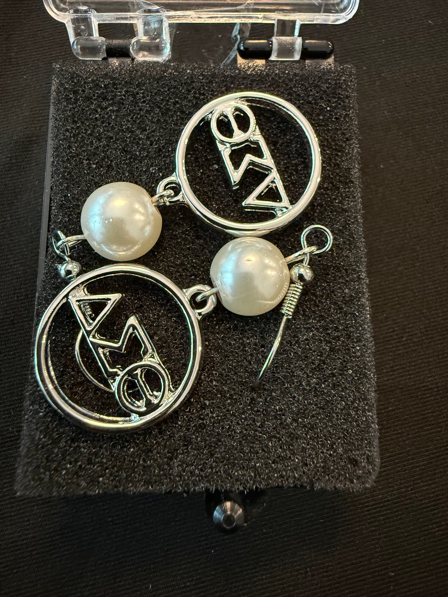 DE0125 - Delta  Earrings  - DST in Silver Circle