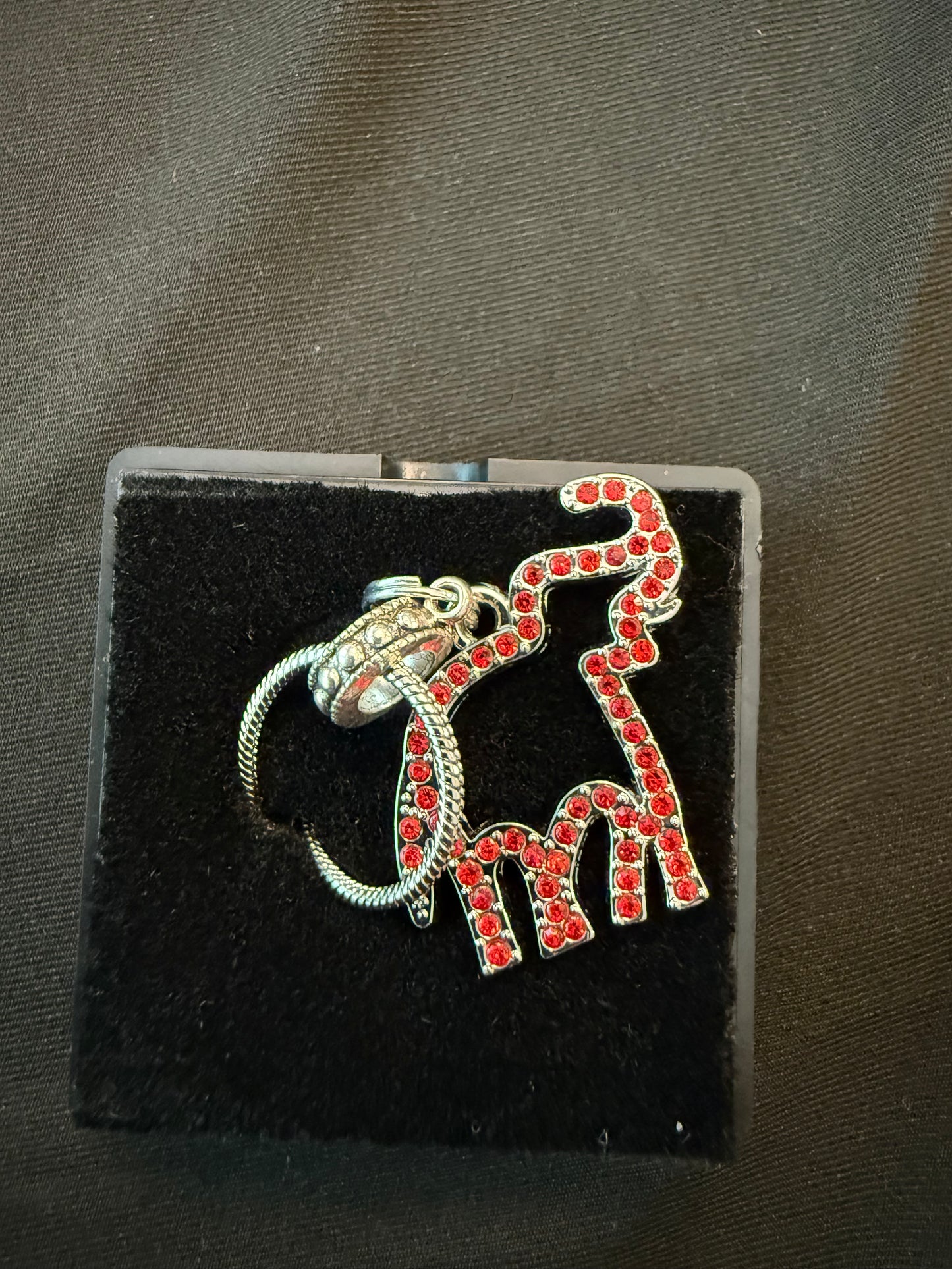 DE0127 - Delta Chain and Pendant - Outlined Red Elephant