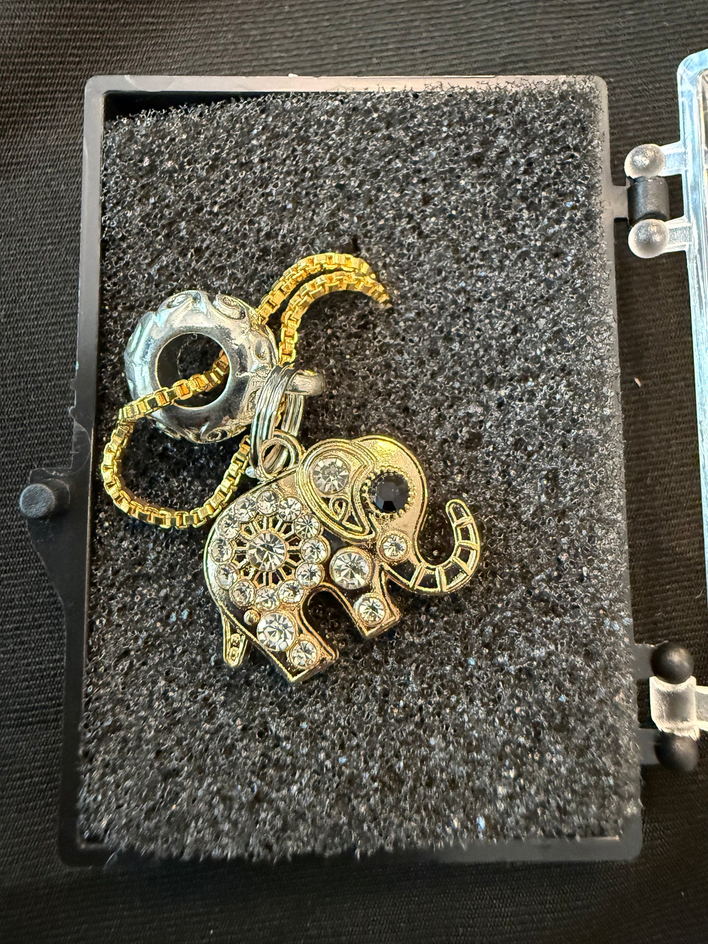 DE0128 - Delta Chain and Pendant - Small Gold Elephant