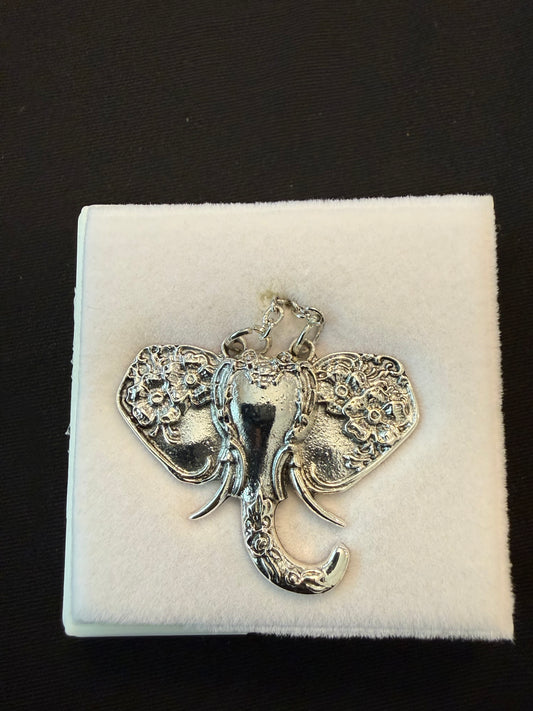 DE0133 - Delta Chain and Pendant - Silver Elephant