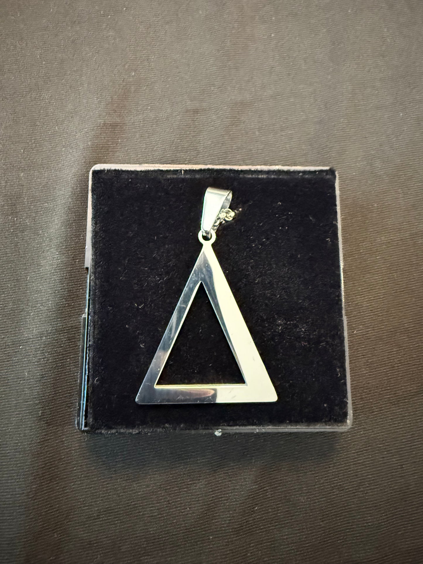 DE0134 - Delta Chain and Pendant  - Silver Pyramid (med)