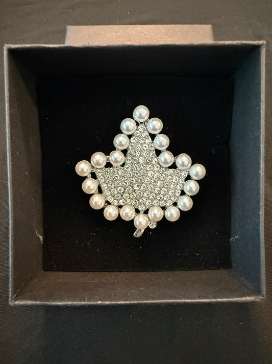 AK048 - AKA Broach - Pearls