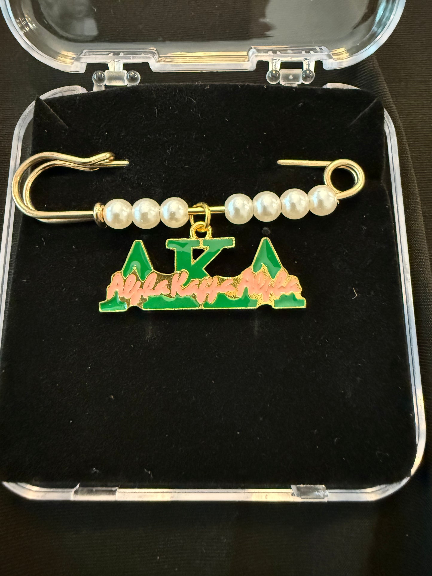 AK049 - AKA Broach - Pearls and Safety Pin